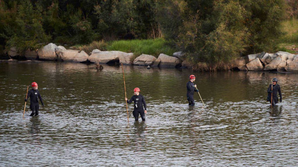 España: sorprenden a un papá adolescente arrojando a su bebé a un río