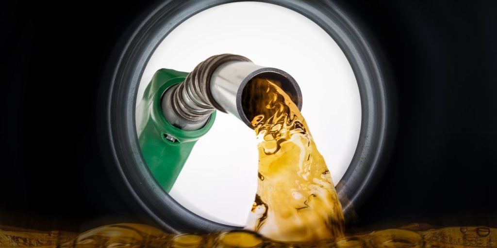 La gasolina subiría en México por ataques a refinería en Arabia Saudita