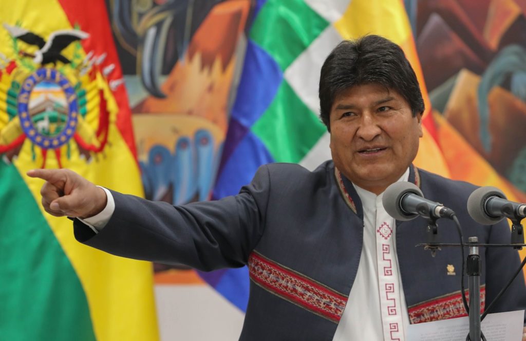 Y Evo Morales se declara ganador de la elección presidencial en Bolivia, la oposición acusa fraude