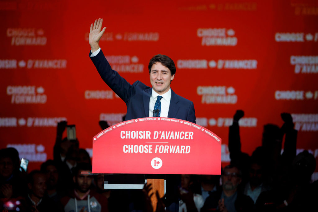 Gana Justin Trudeau reelección en Canadá pero pierde gran parte del legislativo