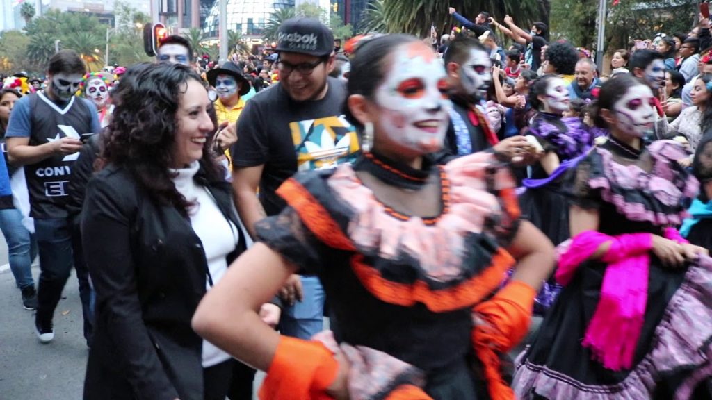 Y con su color las Catrinas desfilaron en la ciudad de México