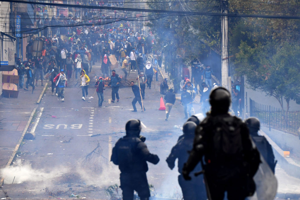 Lenín Moreno Presidente de Ecuador manda al Ejército a la calle para reprimir manifestaciones