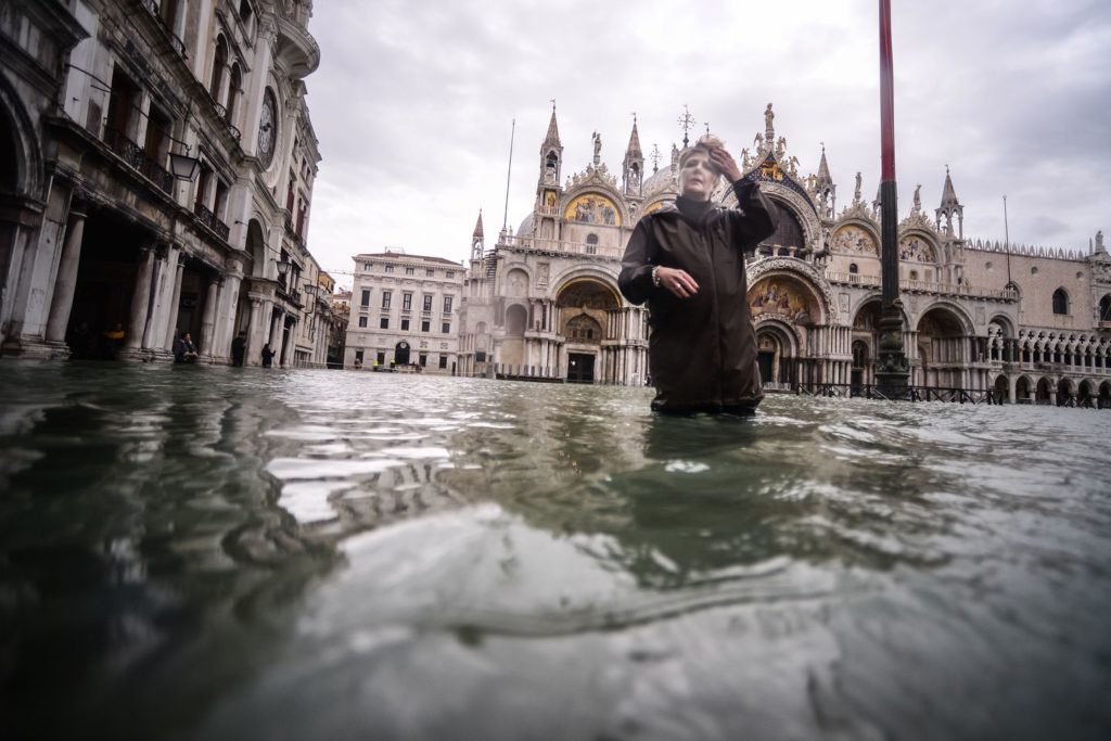 Venecia es golpeada de nuevo por el mar y se vuelve a inundar este domingo