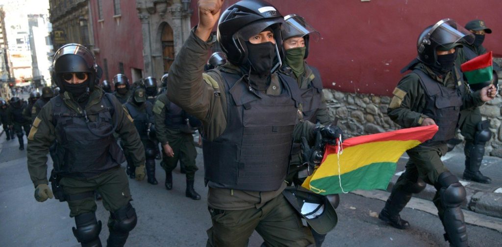 Evo Morales mete en crisis a Bolivia: se extiende motín policial y Ejército se declara neutral