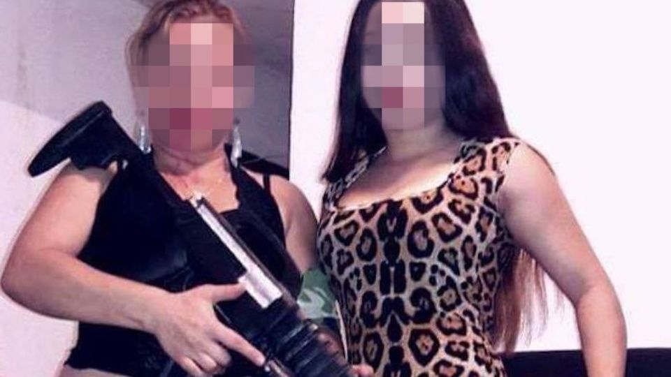 Madre e hija posan en redes sociales con armas y sicarios las asesinan