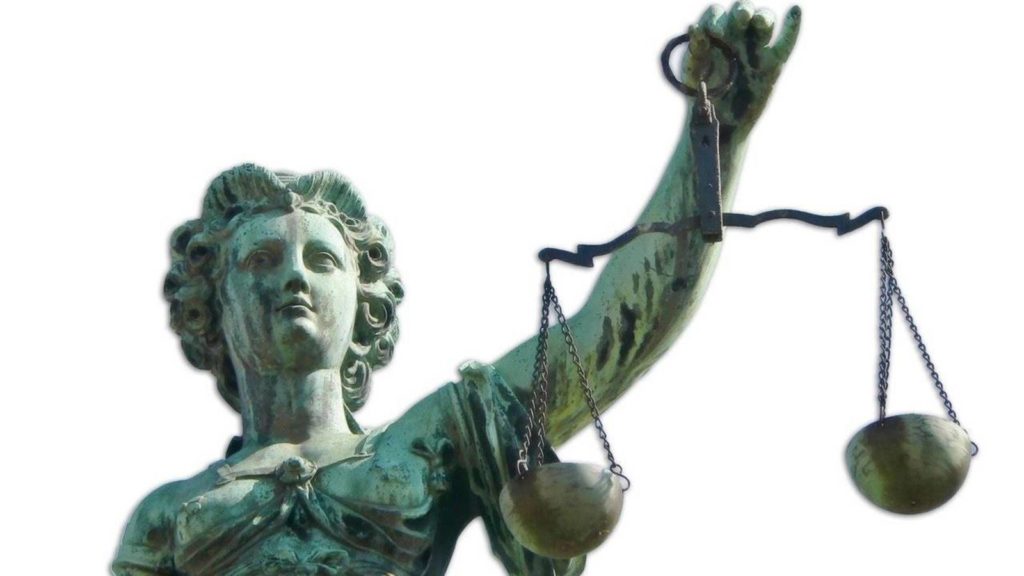 Apuntes sobre la Politización de la Justicia Constitucional: Implicaciones en la Democracia y el Estado de Derecho