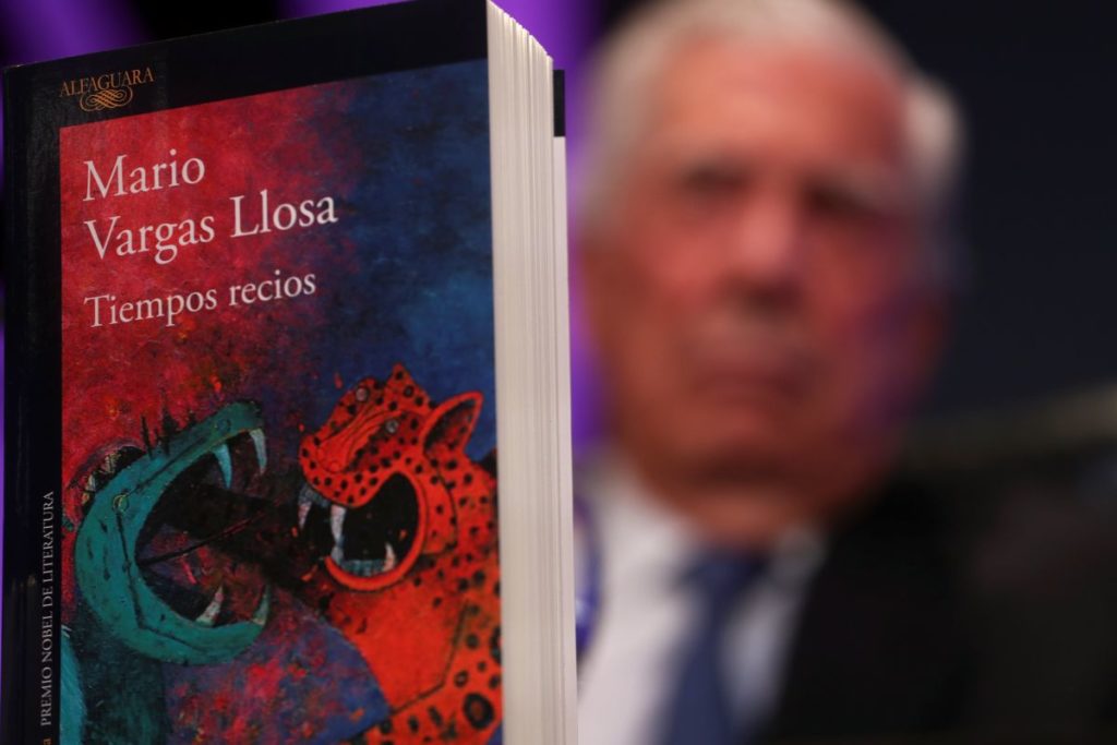 De publicistas, gobiernos y fakenews: Tiempos recios la nueva novela de Mario Vargas Llosa