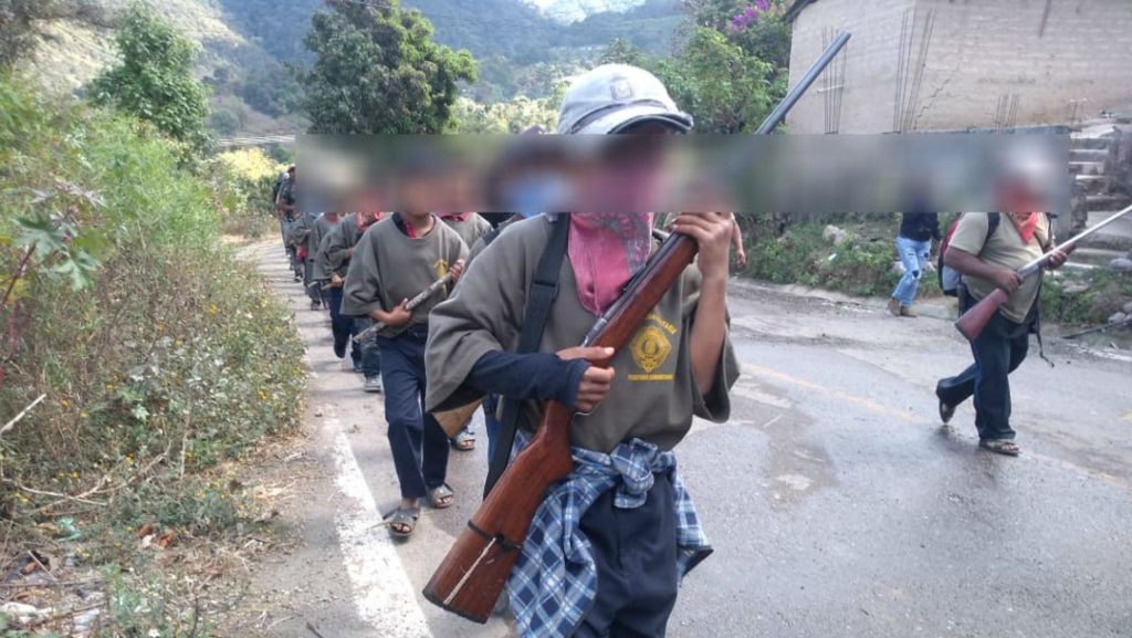 En Chilapa Guerrero arman y entrenan a niños para defender a sus pueblos