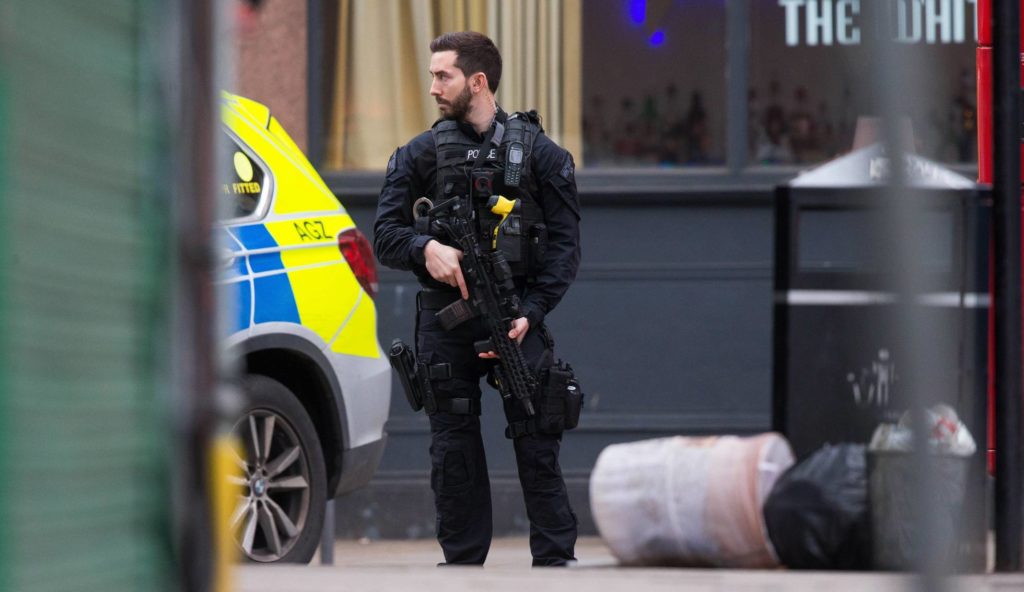 Ataque terrorista deja un muerto y al menos dos heridos al sur de Londres (video)