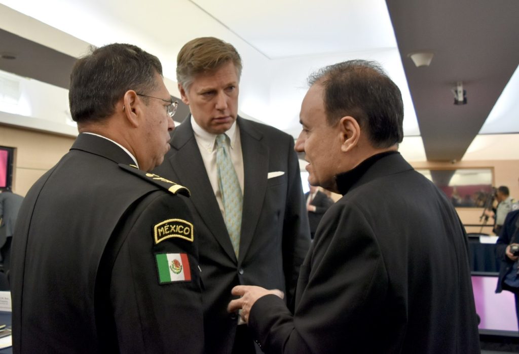 Regaña el Embajador Christopher Landau de Estados Unidos a Alfonso Durazo Secretario de Seguridad de México