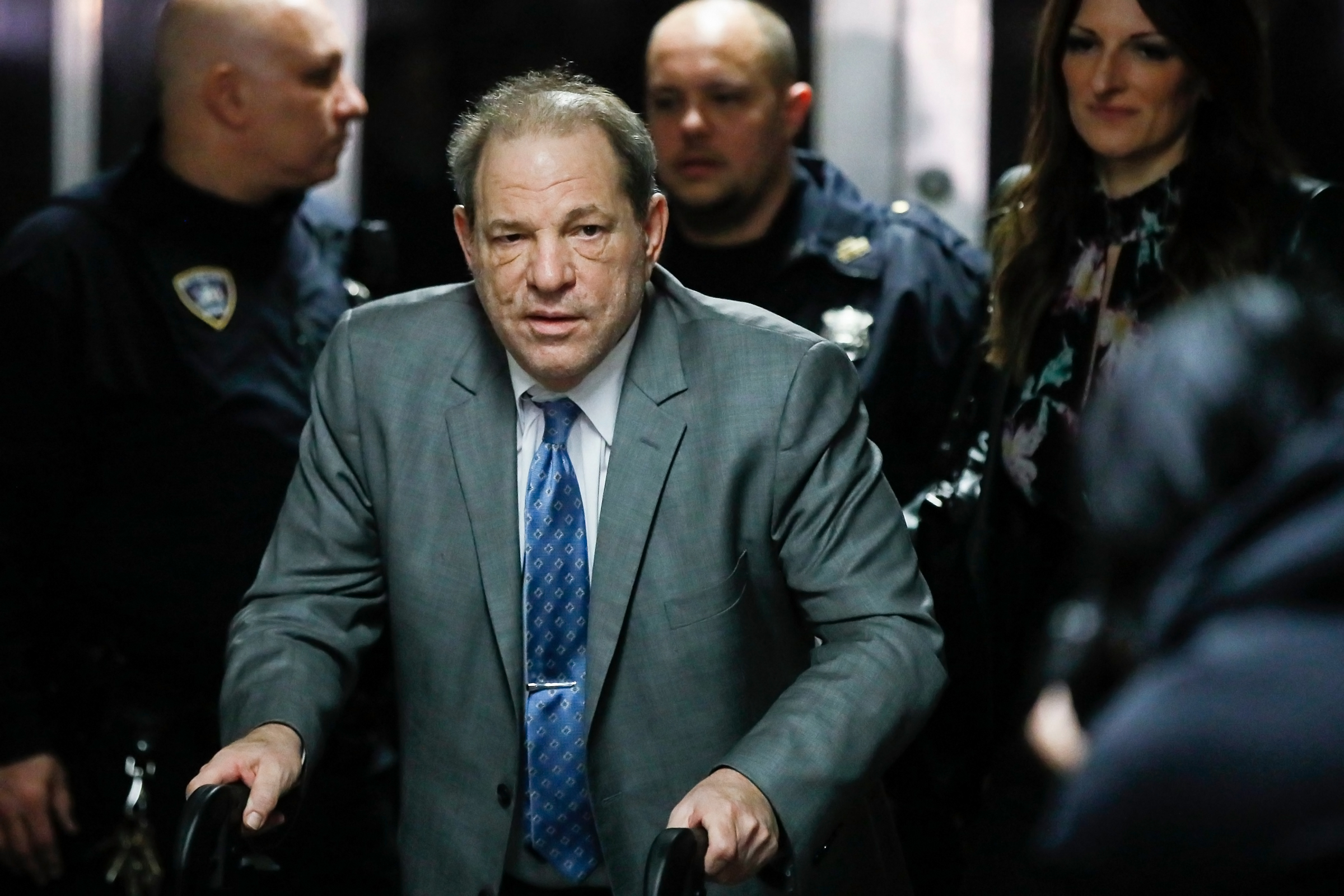 El exproductor de cine Harvey Weinstein es declarado culpable de violación y agresión sexual