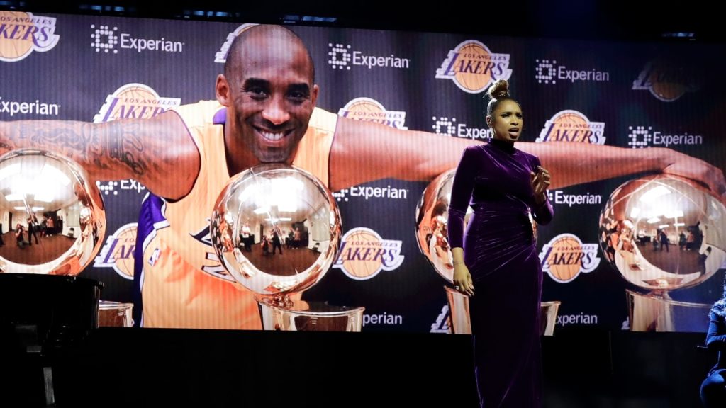 Rinden homenaje a Kobe Bryant en el Juego de Estrellas de la NBA que ganó el Team LeBron