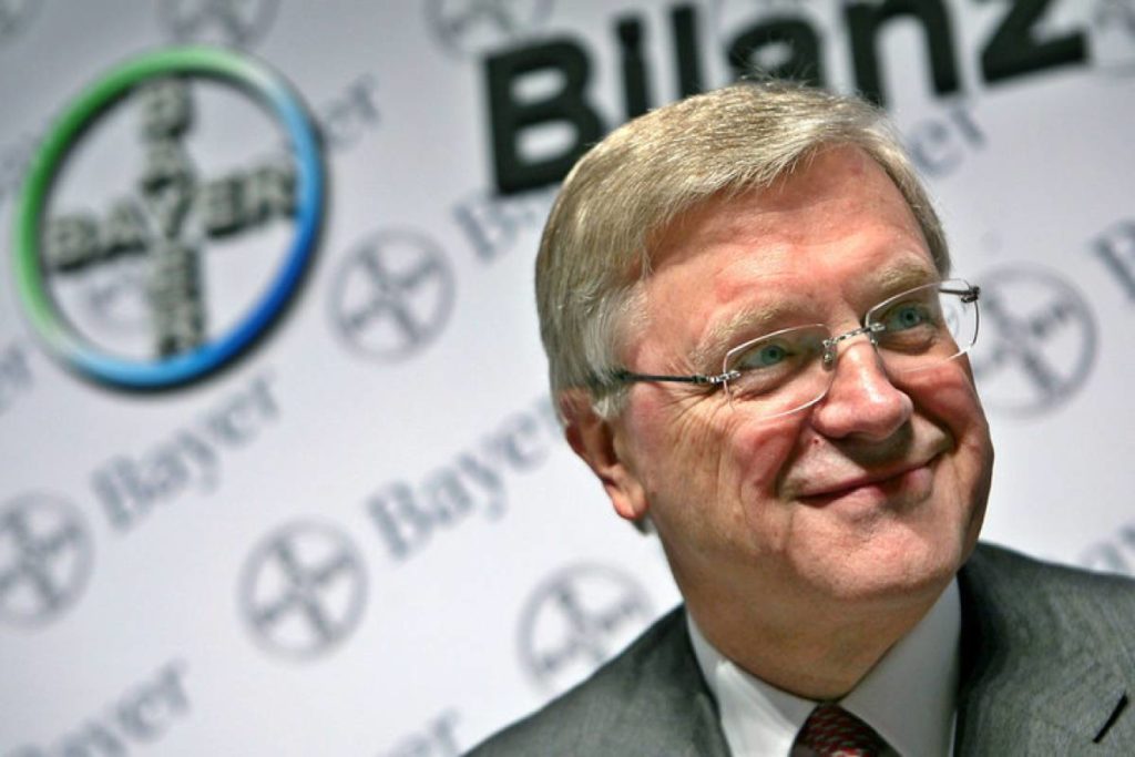 Renuncia el presidente de Bayer en medio de demandas por uso de glifosato, producto cancerígeno