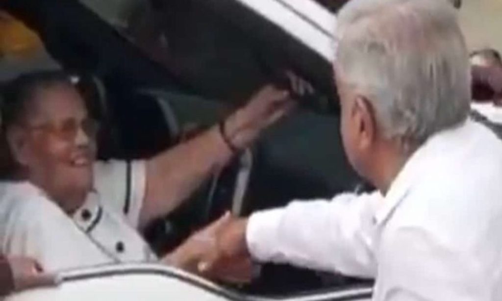 Si, la saludé, confirma Obrador el encuentro con la mamá del Chapo (Video)