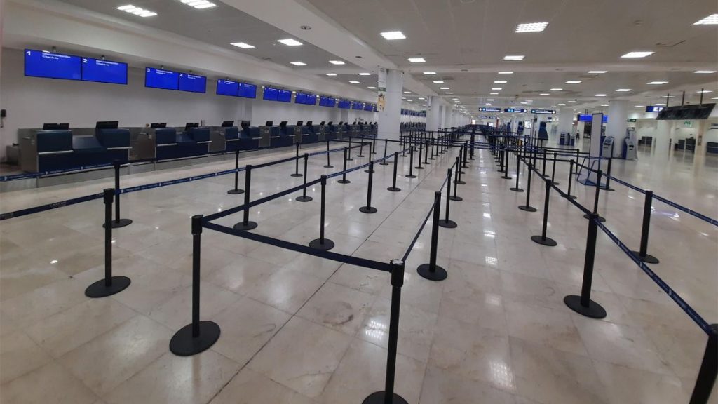 ¡Totalmente vacío! Se desploman operaciones en Aeropuerto de Cancún en plena Semana Santa