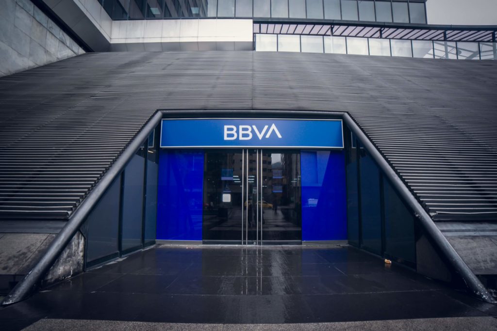 BBVA anuncia apoyos por contingencia pero… es casi imposible acceder a ellos