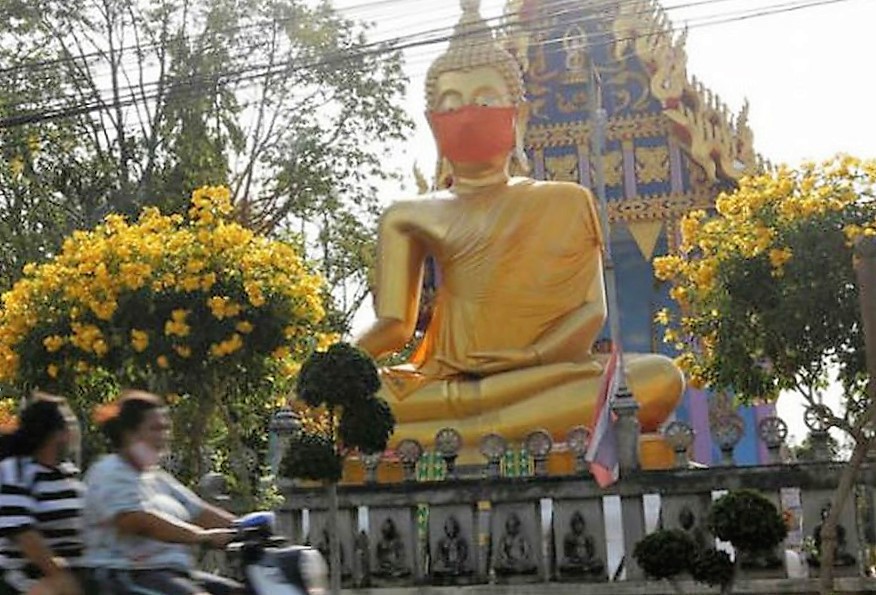 Buda con cubrebocas: Templos de Bangkok ayudan a concientizar a la gente