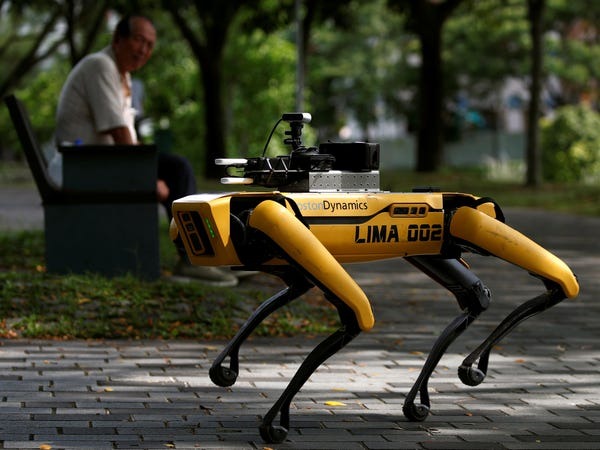 ¡Al estilo Black Mirror! Perro robot patrulla calles de Singapur