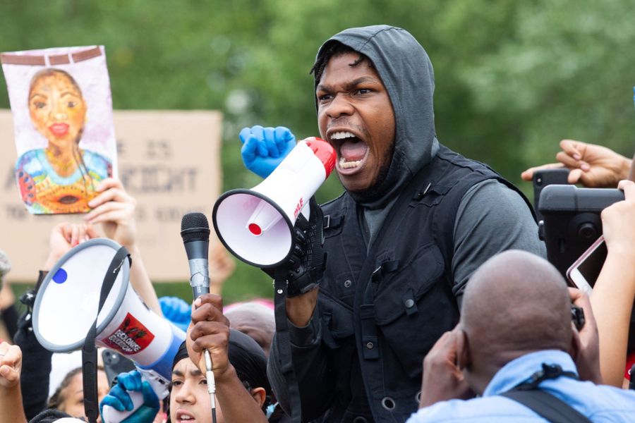 Con gran pasión John Boyega, el actor de Star Wars alzó la voz contra el racismo