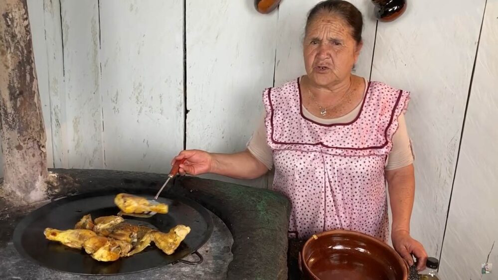 La cocinera Doña Angela, una de las mujeres más poderosas: Forbes