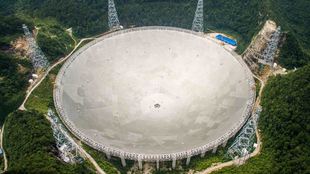 China quiere descubrir vida extraterrestre con FAST, un nuevo y poderoso telescopio