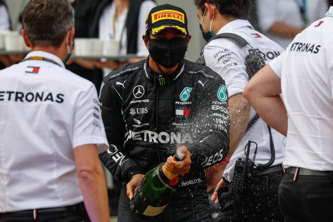 Lewis Hamilton gana Gran Premio de Estiria, Checo Pérez alcanzó la sexta posición