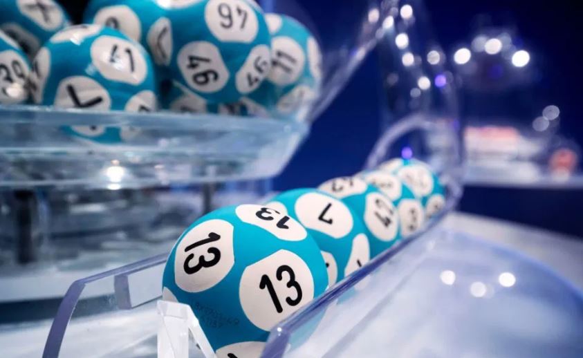 Gana la lotería después de jugar por 15 años los números que soñó