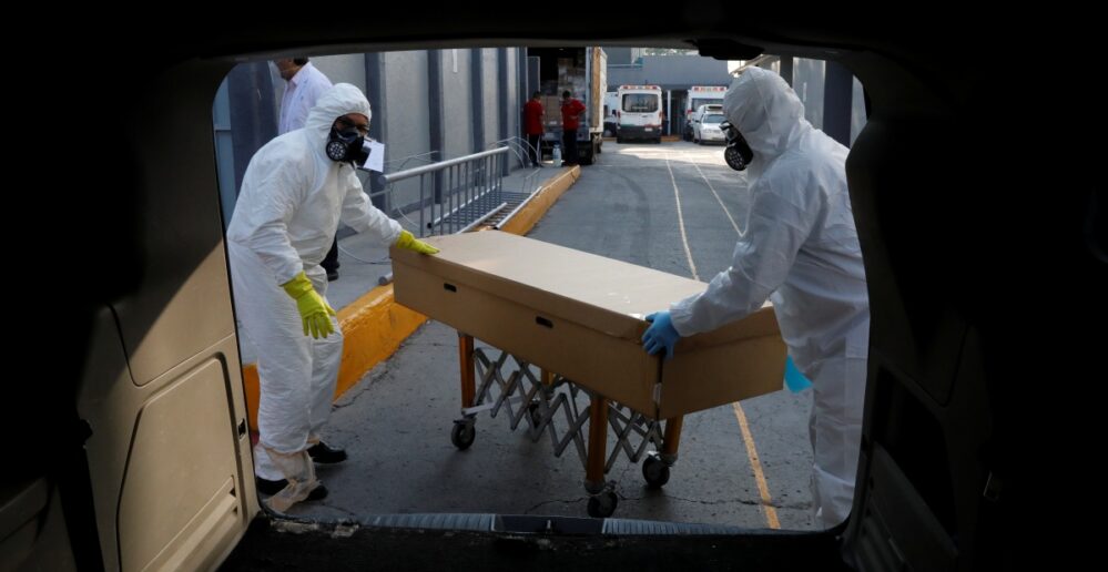 México subestima en 3.5 veces el número de muertes por coronavirus afirman estudios