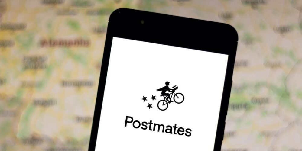 Uber compra Postmates para aumentar su presencia en el sector de reparto a domicilio