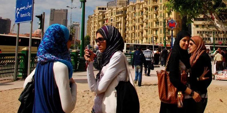 Cinco mujeres egipcias son sentenciadas a prisión por subir videos en TikTok