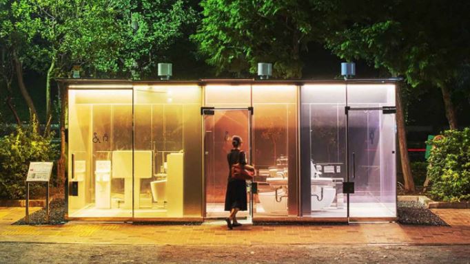 En Tokio crean baños transparentes, para mejorar el paisaje
