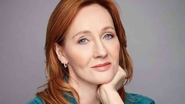 ¡La tunden en redes! Escritora JK Rowling criticada por nuevo libro de un travesti asesino de mujeres
