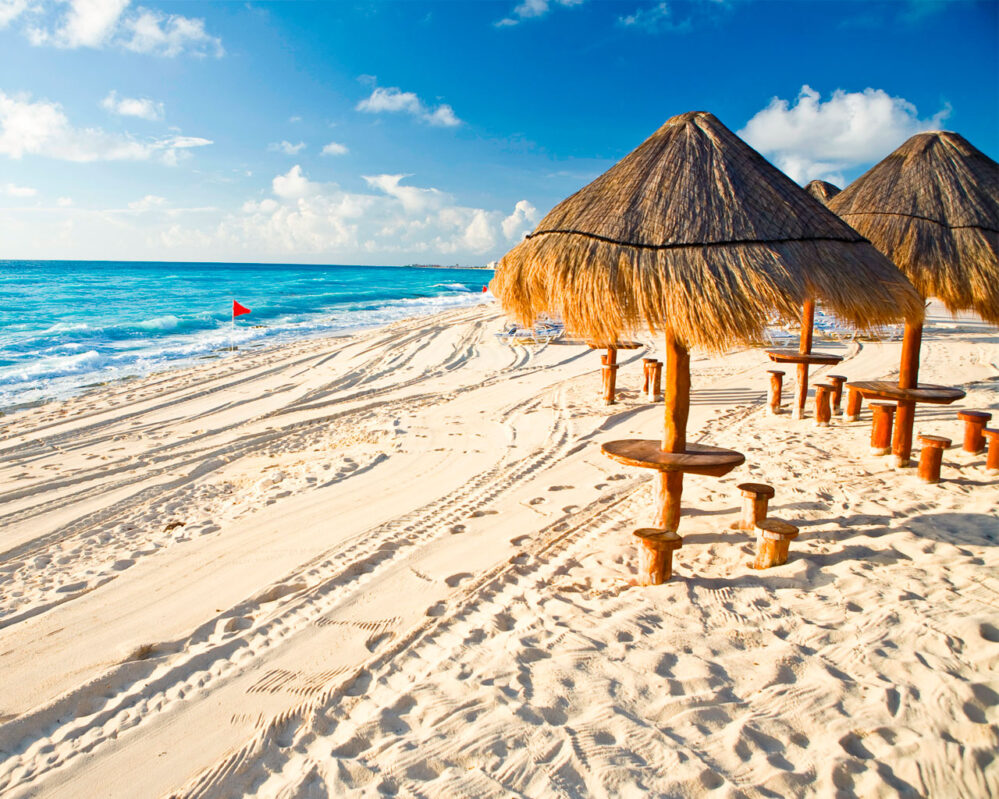Abren las playas en Cancún pero con horarios limitados y restricciones