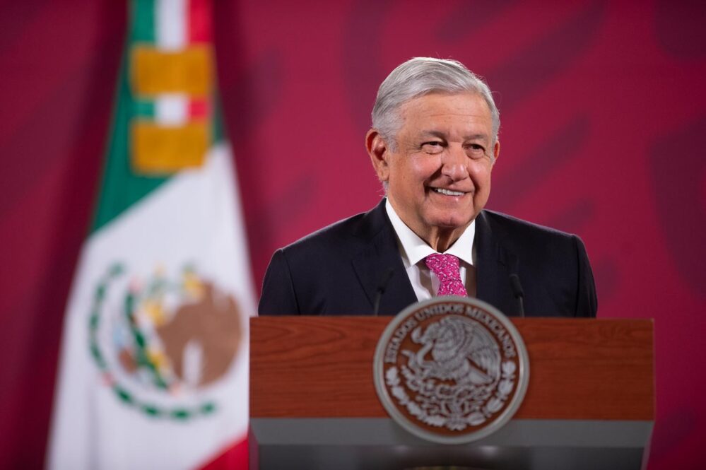 Pagarán justos por pecadores afirma Obrador, va reforma contra outsourcing y factureros