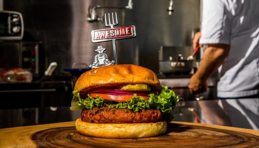 Awesome Burger, la apuesta de Nestlé por una hamburguesa vegetariana en México