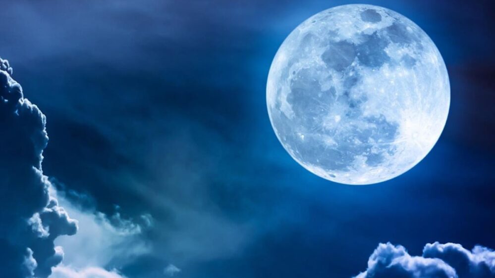 Esta noche luna azul en Halloween