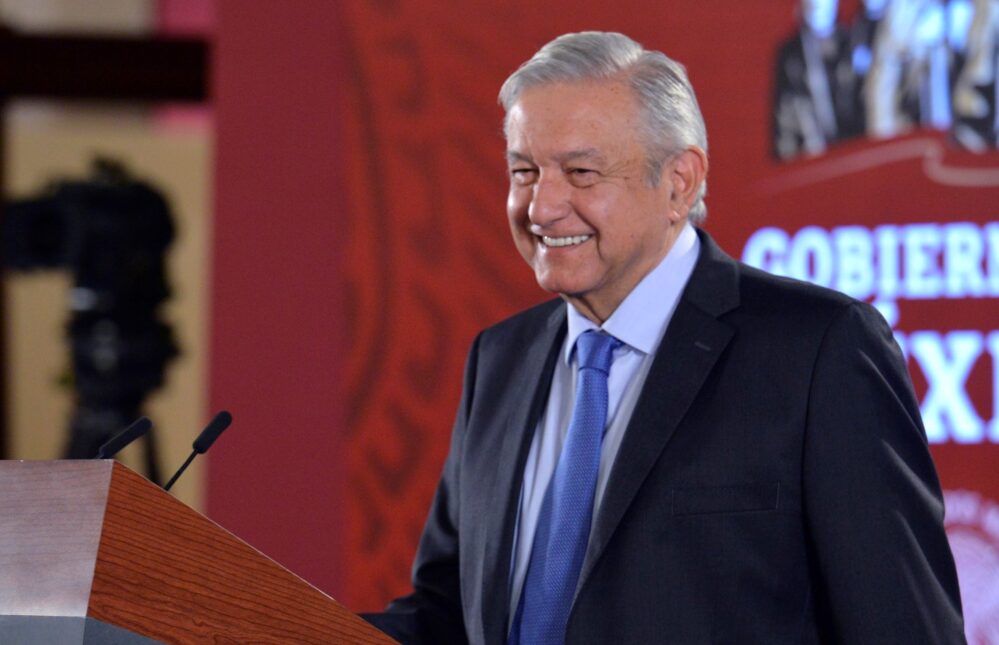 Les ‘mochan’ aguinaldos a burócratas, Obrador por decreto lo reduce