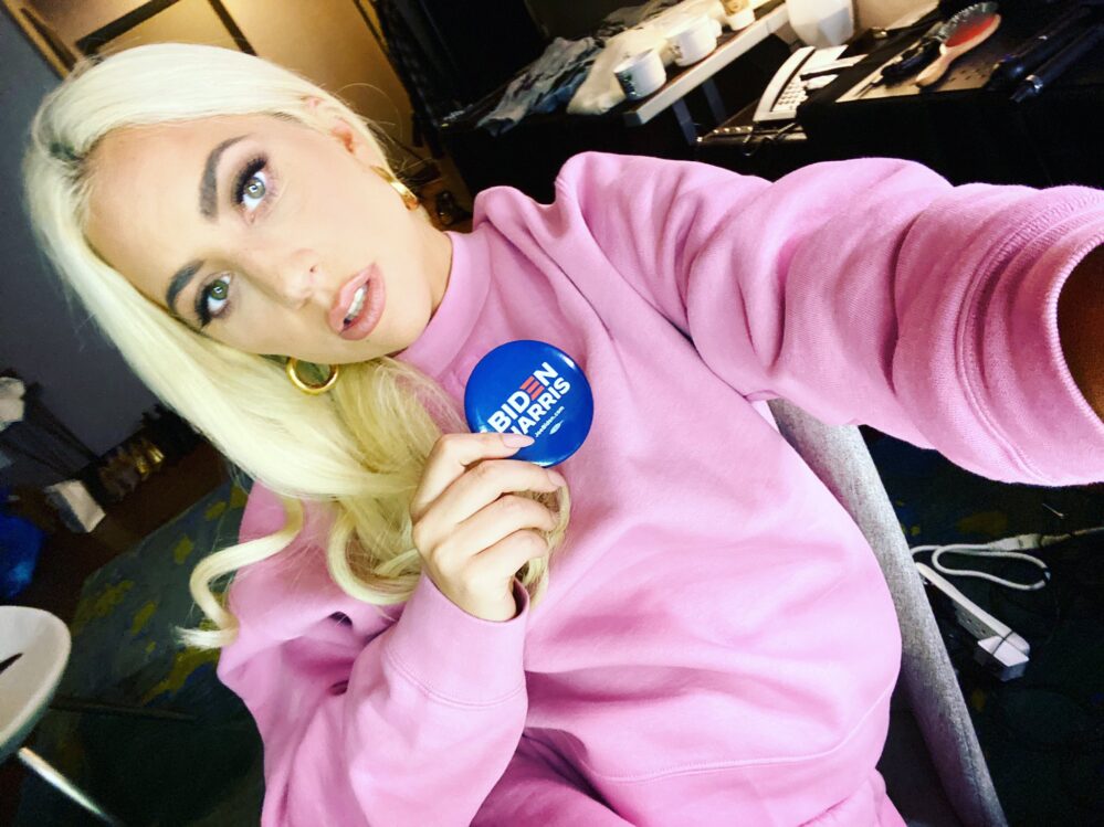 Lady Gaga llama a votar por Joe Biden y Trump la ataca en redes sociales