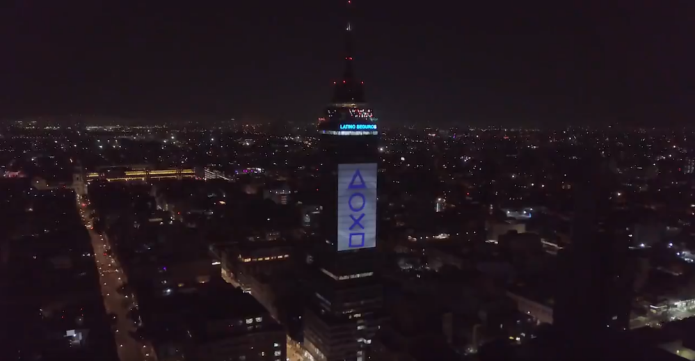 Ya llegó a México el PlayStation 5 y así iluminaron la Torre Latinoamericana