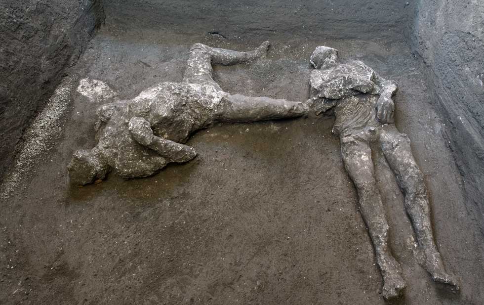 Arqueólogos descubren cuerpos de esclavo y amo que huían de erupción del Volcán Vesubio