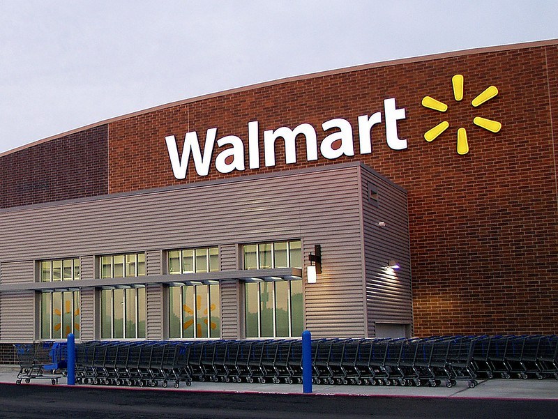 Demandan a Walmart por crisis de opioides en Estados Unidos