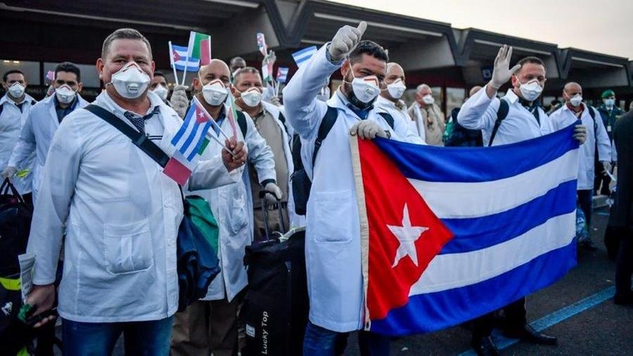 Regresan a CDMX los médicos cubanos pagados por Insabi y explotados por el Gobierno de Cuba