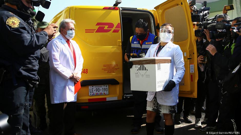 Covid: Llega el primer cargamento de vacunas de BioNTech Pfizer a México