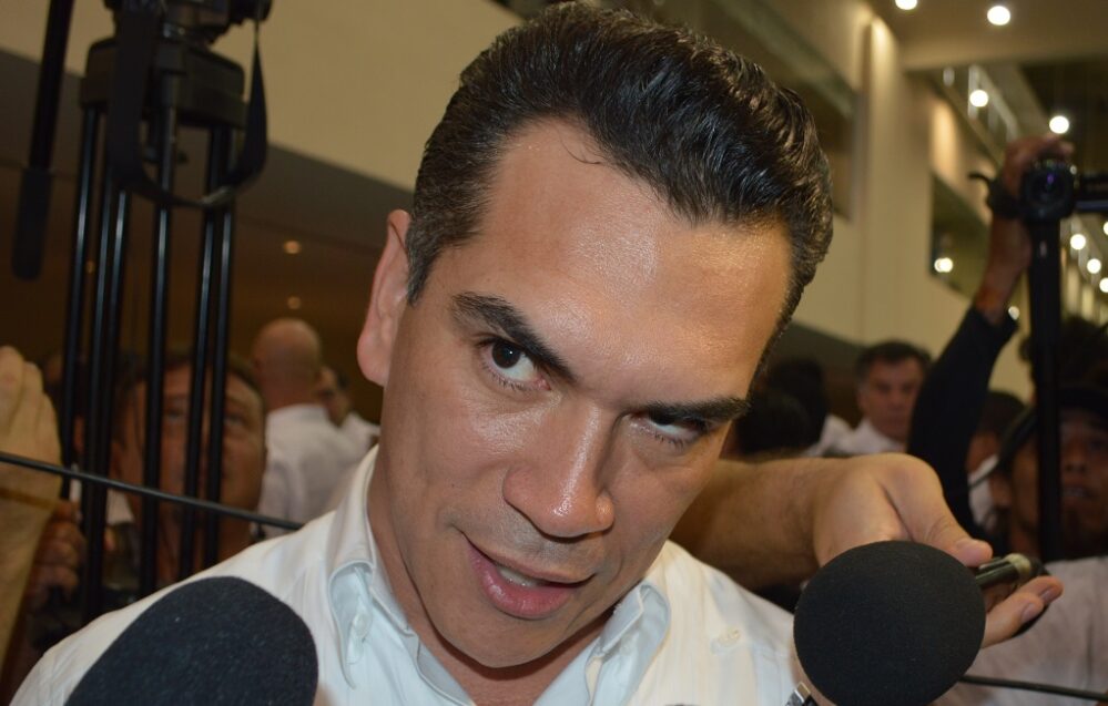 VIDEO: Prepotente escolta de Alito Moreno amenaza y encañona a la Guardia Nacional en Campeche