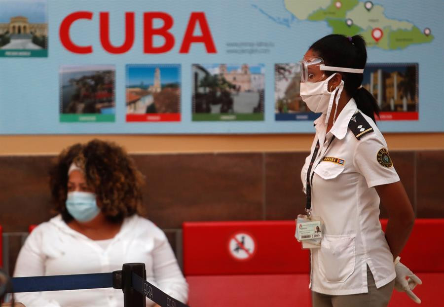 Cuba reducirá vuelos con México y enviará a cuarentena a los turistas