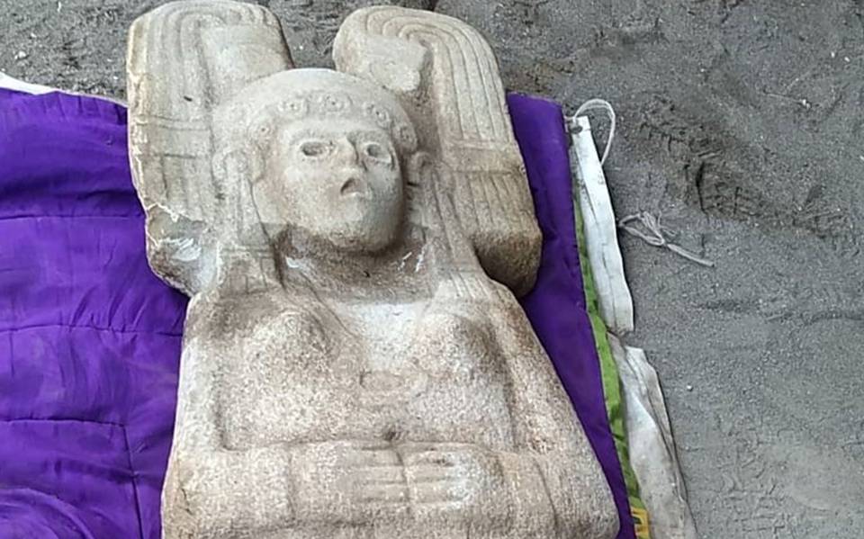 Descubren escultura prehispánica de joven mujer de élite, probablemente de la diosa Tlazoltéotl
