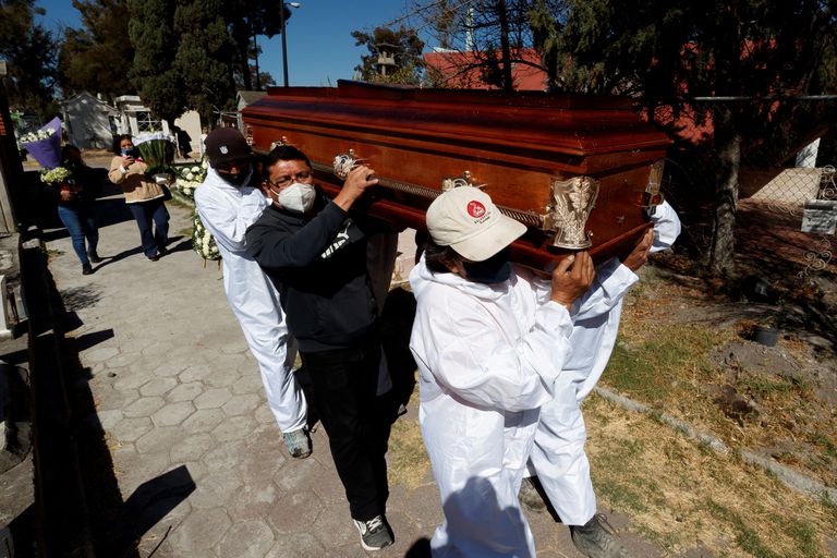 Suman 158,074 las muertes de mexicanos por el nuevo coronavirus