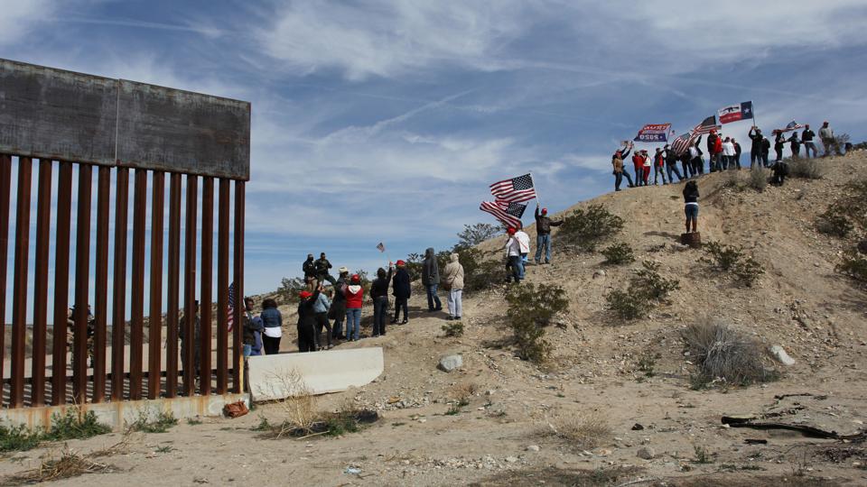 Detiene Biden construcción de muro fronterizo con México, no destinará más fondos