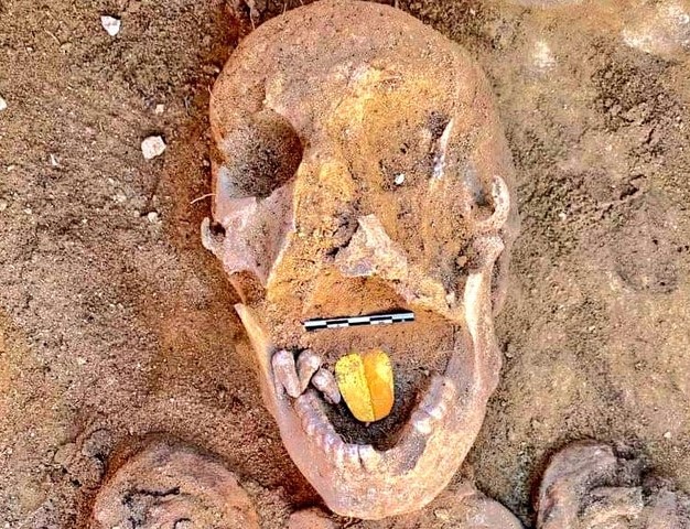 Descubren momia con lengua de oro en Egipto