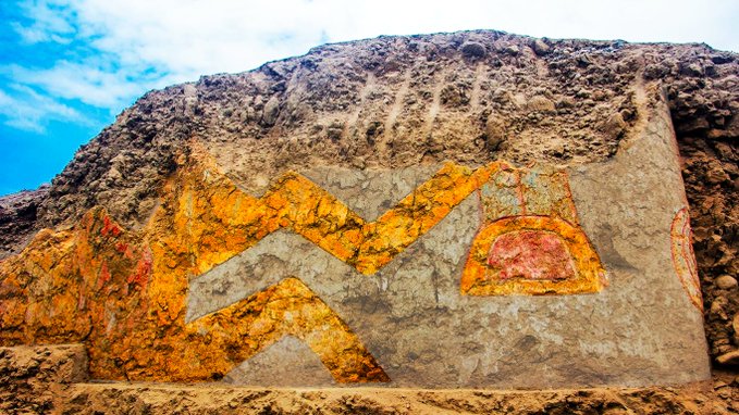 Un dios araña: en Perú arqueólogos identifican mural de 3.200 años de antigüedad